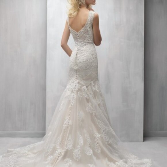 Mermaid Lace-Back Ivory Wedding Dress, BLING Shoulders, Fitted Sexy Fit & Flare - Picture 2 of 12